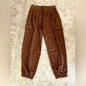 New high rise ankle jogger pant. New without tags